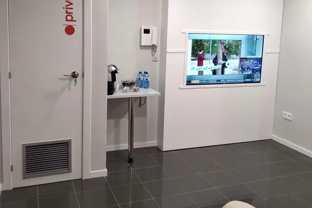 Sala d'espera · Aigua, cafè i tranquil·litat abans de la sessió